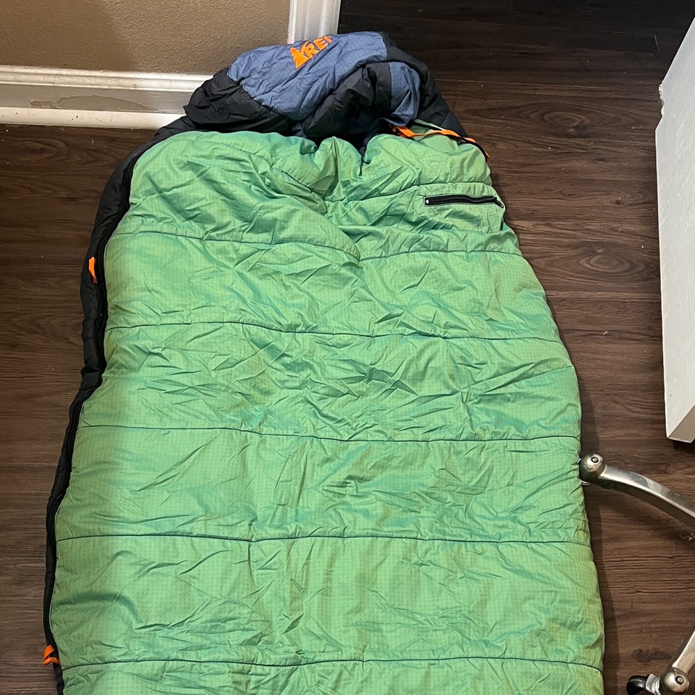 REI Polarguard 3D Green Sleeping Bag with Black Trim